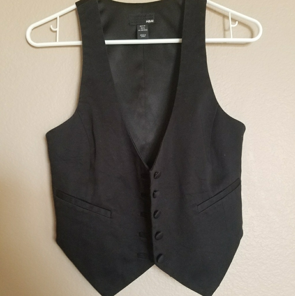 H&M black vest. Size 6